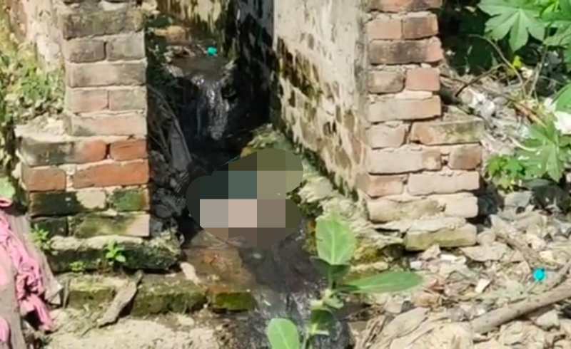 Parents throw newborn girl Child In drain In ayodhya