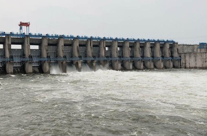 Water arrival in Bisalpur dam intensified, open four gates