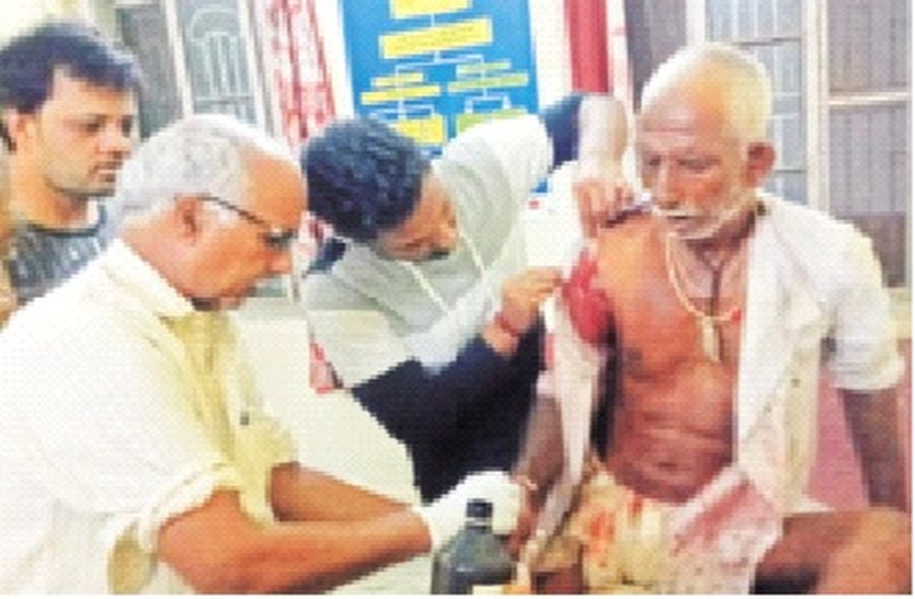 गोरमघाट में वृद्ध पर भालू ने किया हमला