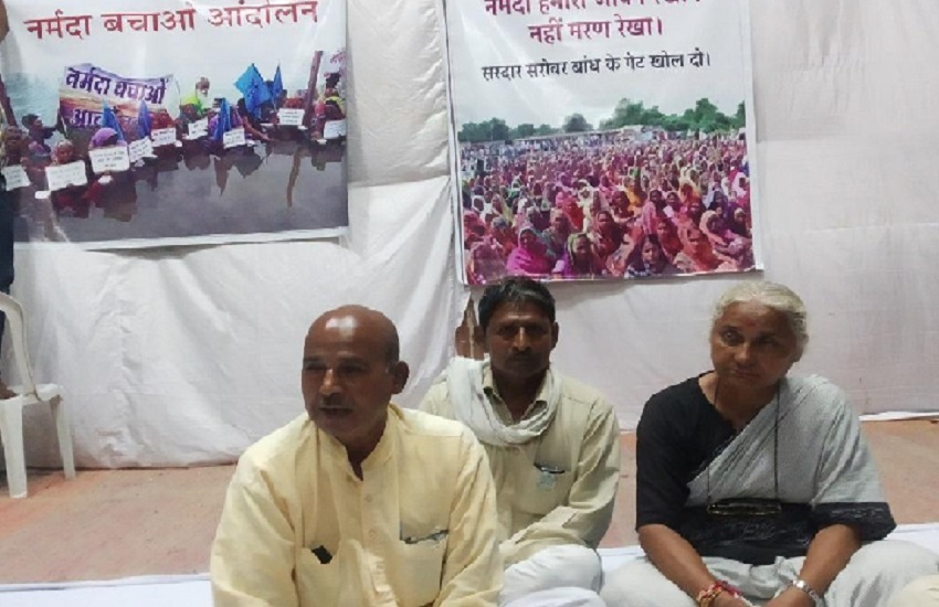 Medha Patkar's fast in support of Sardar Sarovar dam victims