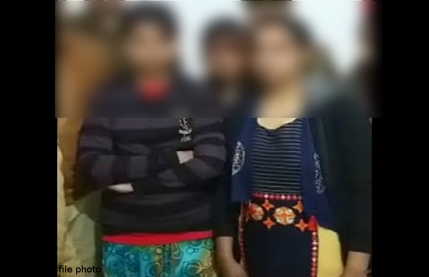 रात में जब माँ - बाप पहुंचे नाबालिग लड़की के कमरे में, देख कर खिसक गई पैरों तले जमीन