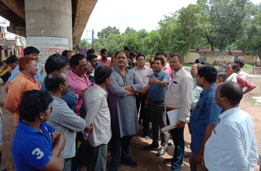 Solution to problem of construction of khirahni under bridge