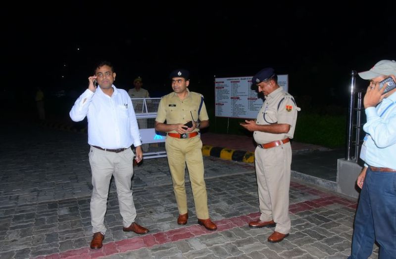 Collector and SP reached the airport on the news of CM Gehlot's arriva