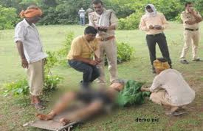 तालाब में तैरती मिली लाश, कपड़ों को देख फफक पड़ी पत्नी बोली - ये मेरे पति हैं