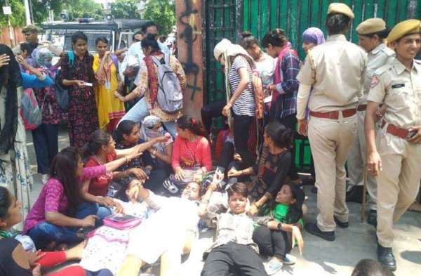 चुनाव में 500 वोट से ज्यादा का अंतर होने के चलते रीकाउंटिंग नहीं की गई। इस पर हारी प्रत्याशी प्रशासन से रीकाउंटिंग के लिए कह रही हैं।