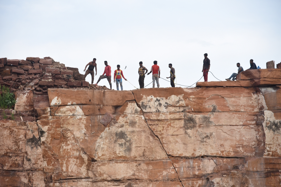 nagar nigam working to stop stone pelting from hills in jodhpur