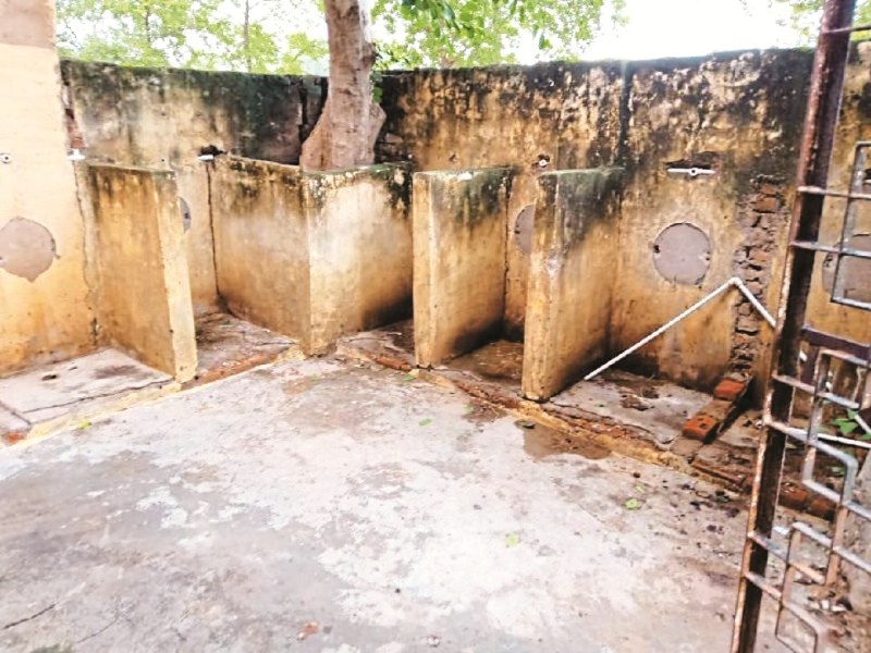 पढ़ाई करने के लिए आने वाले छात्रों को यहां होना पड़ता है शर्मिंदा