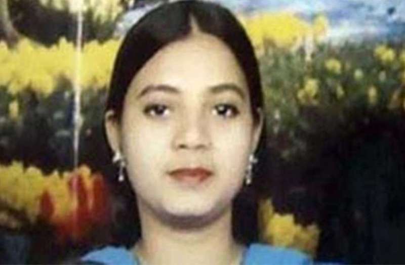 इशरत जहां केस : चार और पूर्व पुलिस अफसरों की आरोप मुक्ति की अर्जी