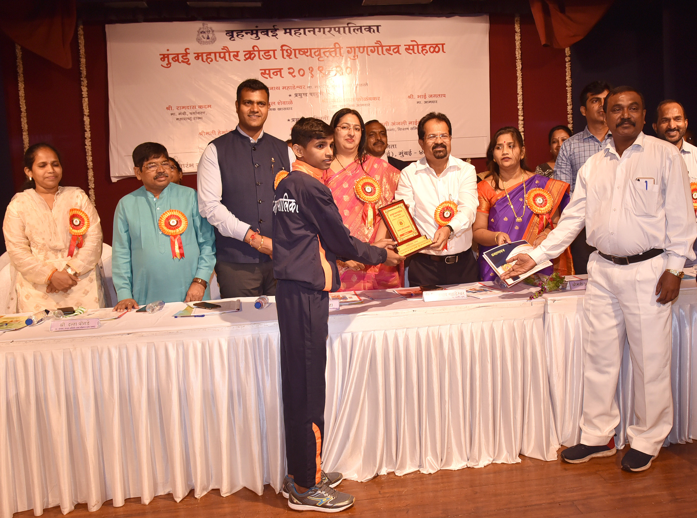 mumbai news:  महापौर खेल शिष्यवृत्ति पुरस्कार कार्यक्रम संपन्न संपन्‍न