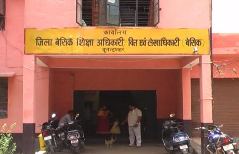 टीचर स्कूल में कर रही थी ऐसा काम, शिकायत मिलने पर बीएसए को करने पड़ी निलंबित