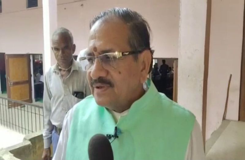 भाजपा नेता ने गांधी परिवार को लेकर दिया बड़ा बयान, पाकिस्तान का पक्ष लेने का लगाया आरोप