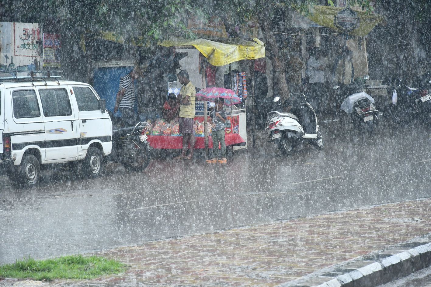 Surat rainfall : कभी धूप, कभी तेज बारिश