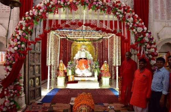 दिल्ली रोड के बंगाली बाबा का मंदिर ...