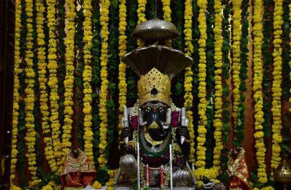 चौड़ा रास्ता के काले गणेश जी का मंदिर ...