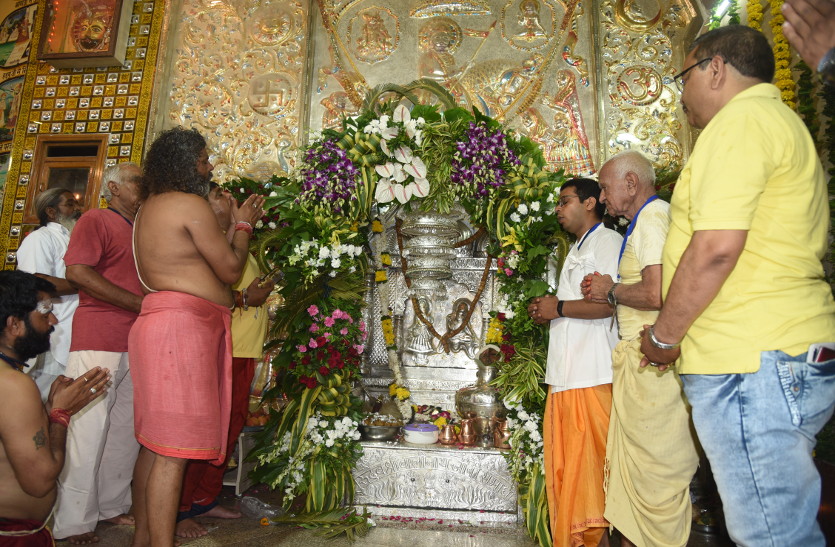 O my friend Ganesha, have together forever