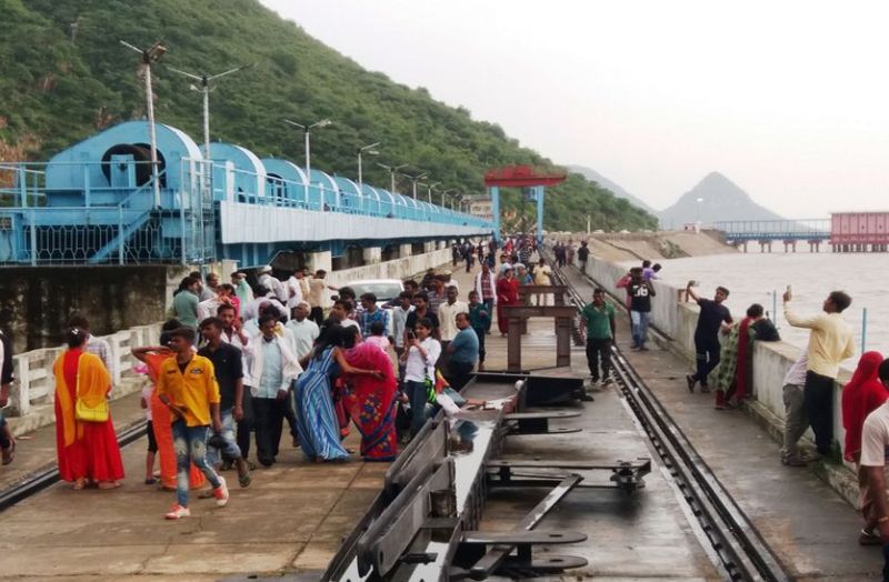 बनास नदी में समा रहा है बीसलपुर बांध पानी से निकाला जा रहा पानी