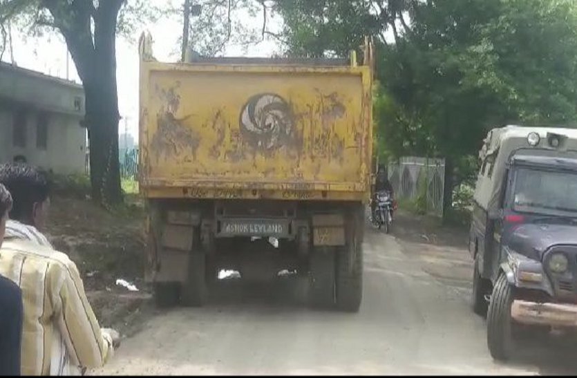 Illegal mining of sand in Katni district