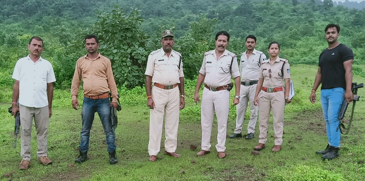 Ruckus in the village due to the arrival of armed badmaash