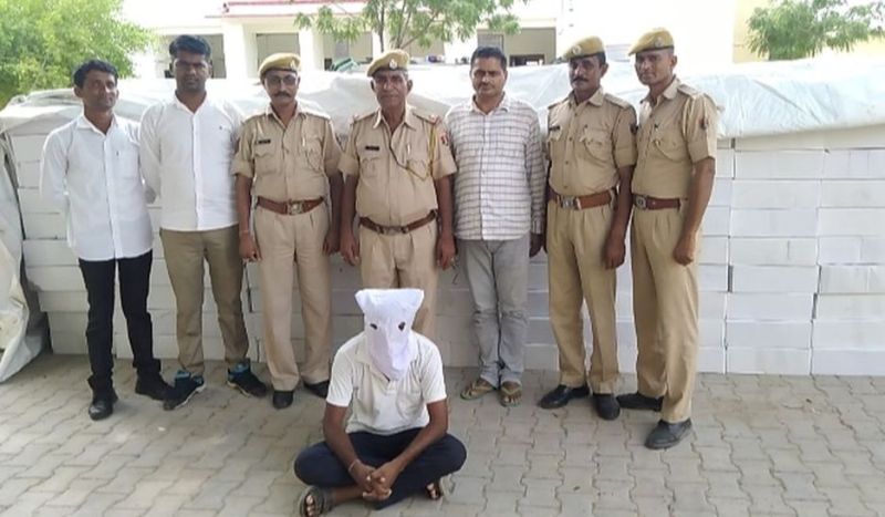 बाड़मेर में पुलिस ने पकड़े दो ट्रेलर, एक करोड़ की अवैध शराब बरामद