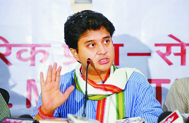 फटकार के बाद सिंघार ने साधी चुप्पी, सिंधिया बोले- सरकार में हस्तक्षेप नहीं हो