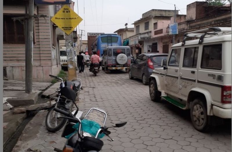 पढ़े ऐसे गांव के बारे में जहा रोजाना लग जाता है लम्बा जाम