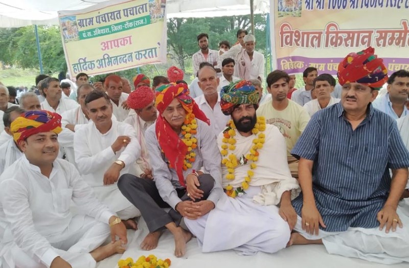 विजय सिंह हाड़ा के मेेले में आयोजित पद दंगल मेें उमड़े श्रोता