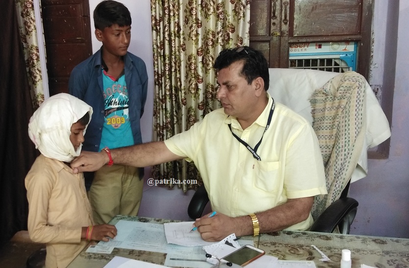पहले पत्नी को दे दिया अवकाश, फिर खुद चिकित्साधिकारी ने लिया मेडिकल अवकाश