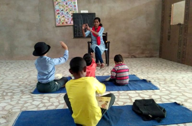 Teachers Day: मंदबुद्धि मामा को देख बनाई योजना, अब घर-घर से मंदबुद्धि बच्चों को ढूंढकर निशुल्क पढ़ा रहा कृष्ण