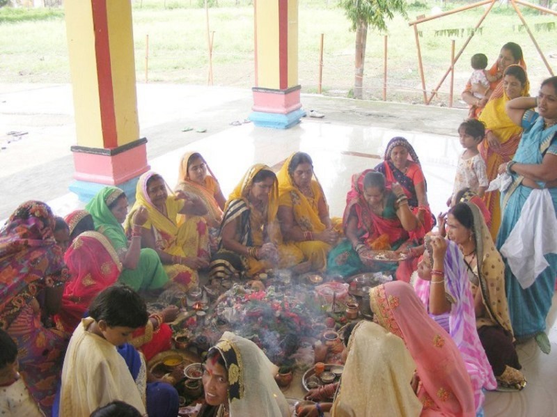 महिलाओं ने विधि-विधान से की संतान सप्तमी की पूजा