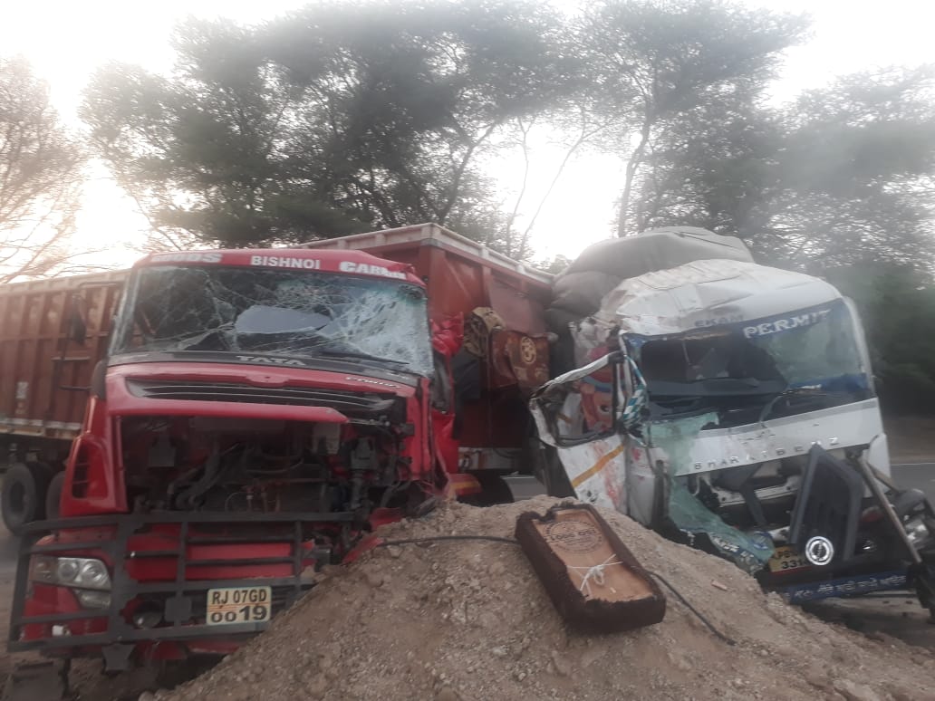 two truck accident in bikaner