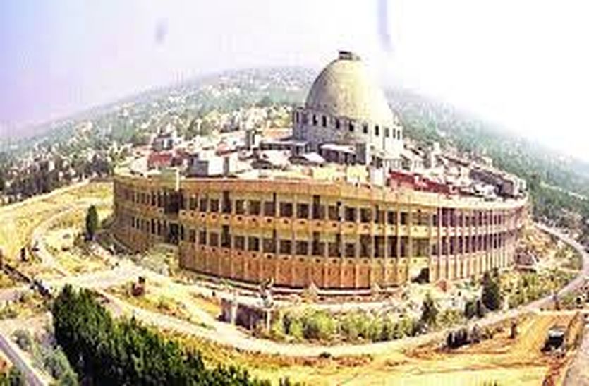 सभी तरह के न्यायालय भवनों के मानक विकसित किए जाएं