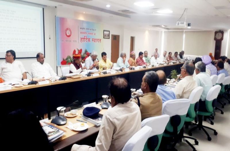 सांसद ने किस बैठक में खोल दिया मांगों का पिटारा