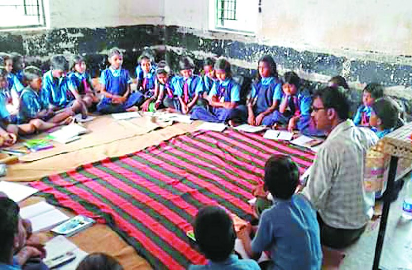 बच्चों को साहित्य से जोडऩे जिले के 34 स्कूलों में बाल कवि तैयार कर रहे साहित्यकार