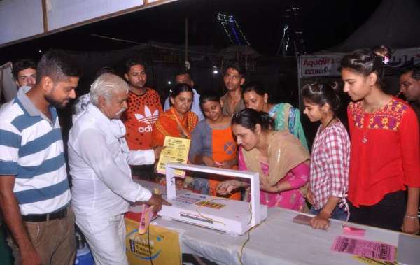 श्रीगंगानगर.मेगा ट्रेड फेयर के प्रति लोगों में ज़बरदस्त क्रेज..........देखें खास तस्वीरें