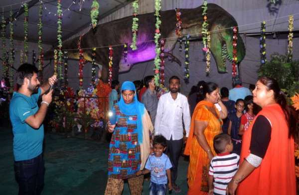 श्रीगंगानगर.मेगा ट्रेड फेयर के प्रति लोगों में ज़बरदस्त क्रेज..........देखें खास तस्वीरें