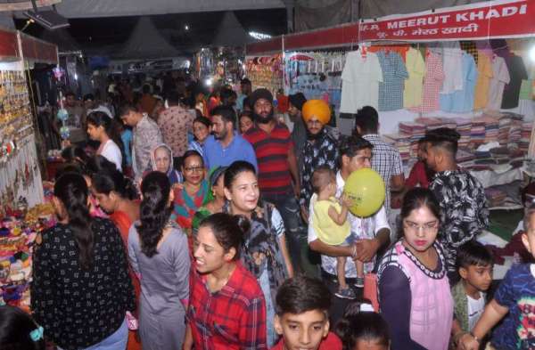 श्रीगंगानगर.मेगा ट्रेड फेयर के प्रति लोगों में ज़बरदस्त क्रेज..........देखें खास तस्वीरें