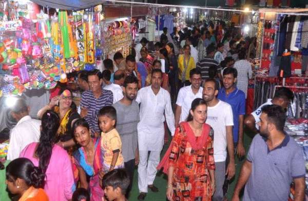 श्रीगंगानगर.मेगा ट्रेड फेयर के प्रति लोगों में ज़बरदस्त क्रेज..........देखें खास तस्वीरें