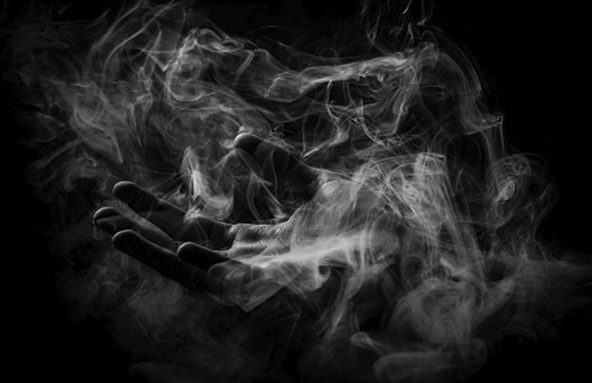 Passive smoking: पैसिव स्मोकिंग से हड्डियां कमजोर