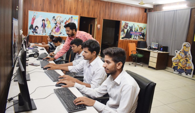 बच्चों को एनिमेटर बना कर रहे सपना पूरा