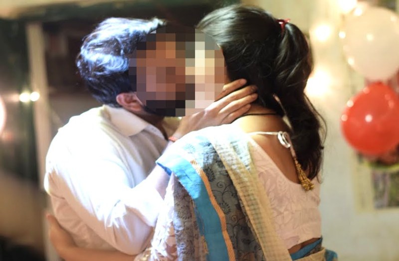 अपनी पत्नी को शादीशुदा प्रेमी के साथ घर में अकेले देखकर भड़क गया पति, फिर जो हुआ उसे जानकर कांप गए लोग