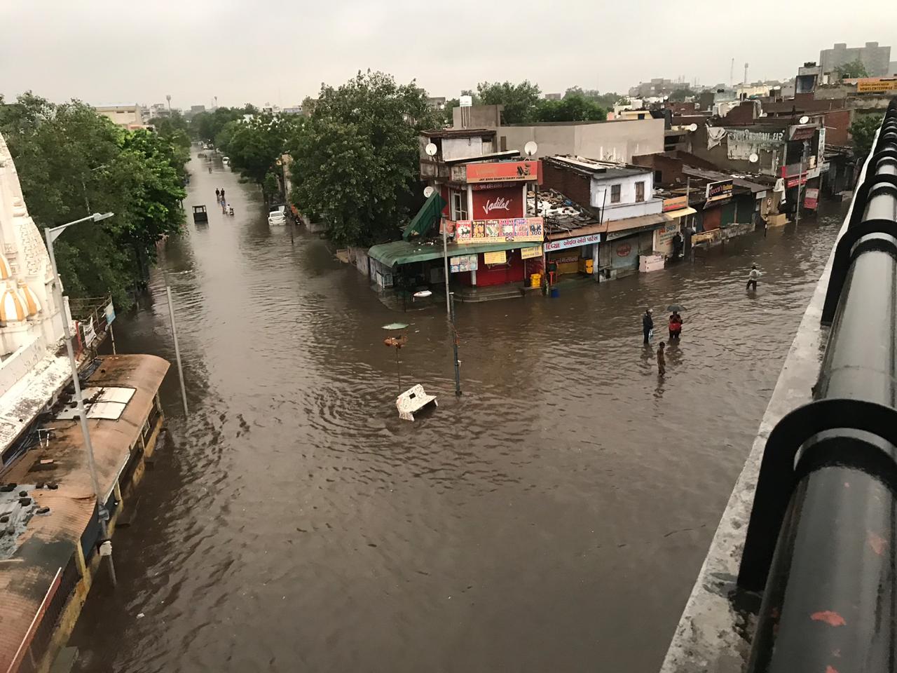 Gujarat rain : गुजरात के 22 जिलों में 100 फीसदी से ज्यादा बारिश