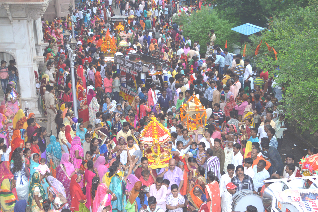 Cheers echo in Dev planes' procession
