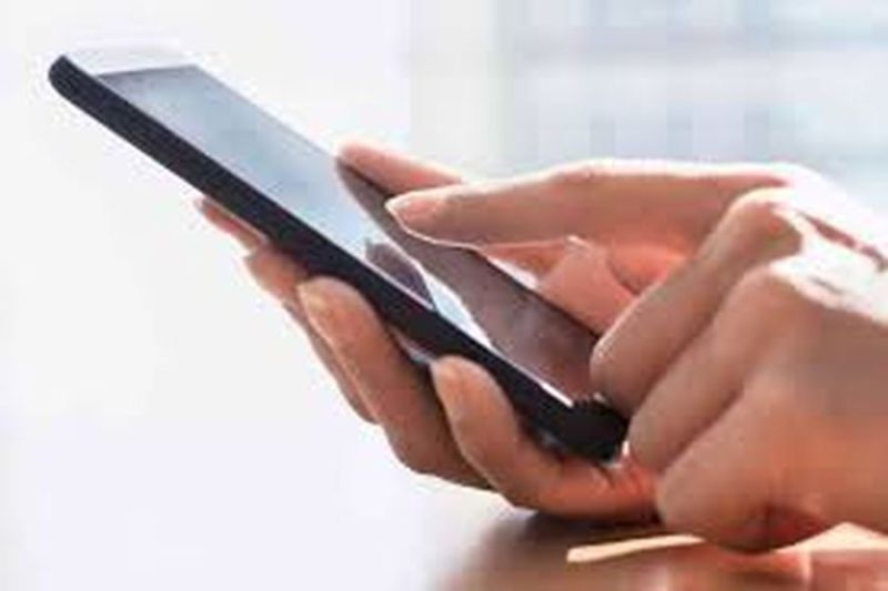 पिता ने कहा स्मार्ट फोन का ज्यादा इस्तेमाल न करो, बेटे ने हत्या कर दी