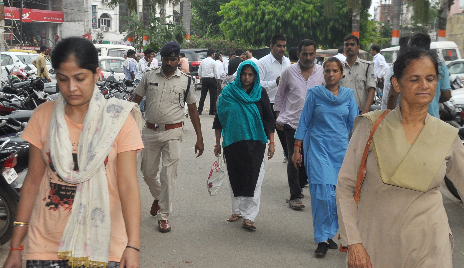 ठग ज्योतिषाचार्य से ज्यादा कुछ नहीं उलगवा पाई पुलिस, पांच दिन का रिमांड और लिया, पत्नी, बेटी को भेजा जेल