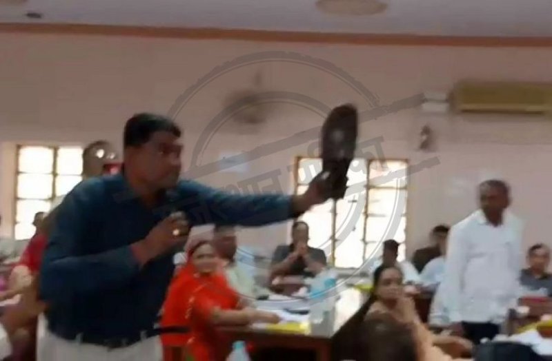 Uproar in district council general meeting