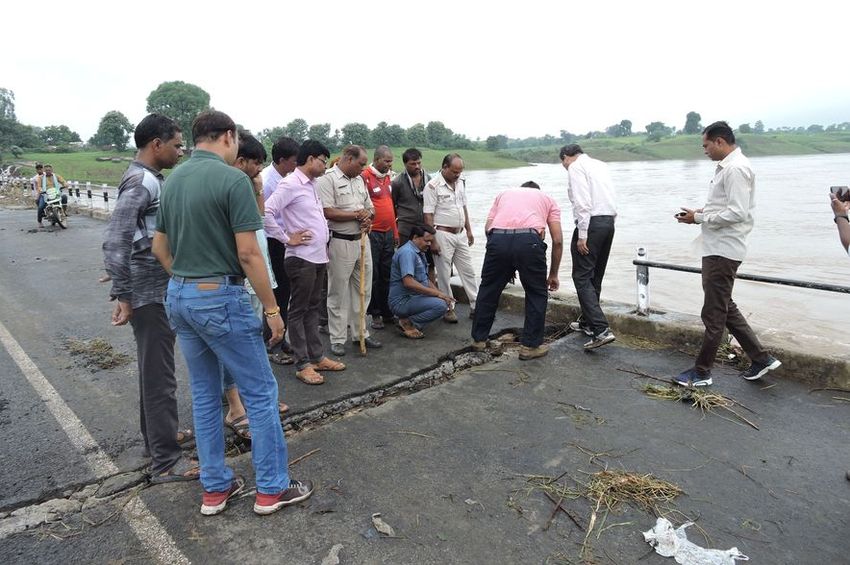 Setu Nigam, Officer, Inspection, Bargi Dam, Narmada River, Bridge