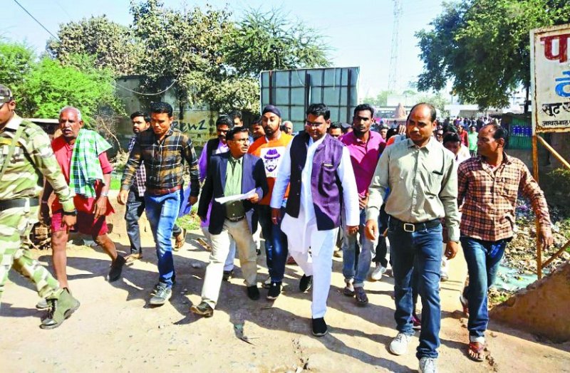 कागजों में काम कर लाखों रुपए का वारा-न्यारा कर रहे थे अधिकारी, विधायक ने पकड़ी गड़बड़ी, दो सीएमओ व इंजीनियर सहित छह अधिकारी सस्पेंड