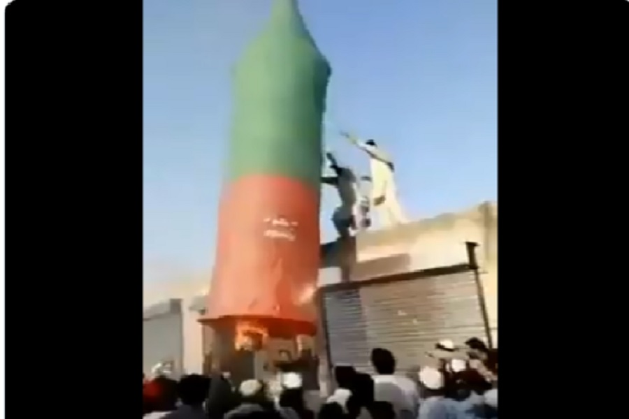 watch video: और अब पाकिस्तान ने लॉन्च किया ‘चन्द्रयान’... देखकर हंस ना देना