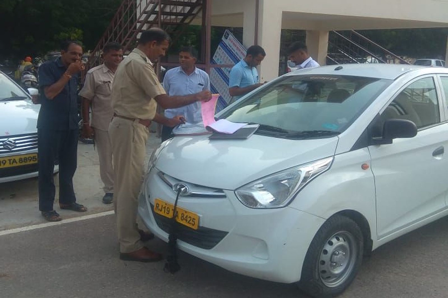 RTO officers action against ola and uber cab drivers in jodhpur