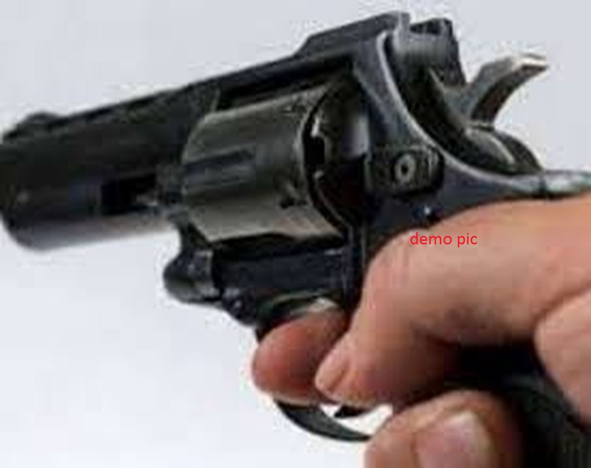 Waiter shot in hotel